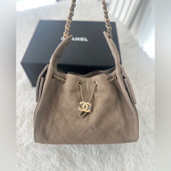 CHANEL Handbags - CHANEL 25 Hobo Bag in Small Grey Suede GHW